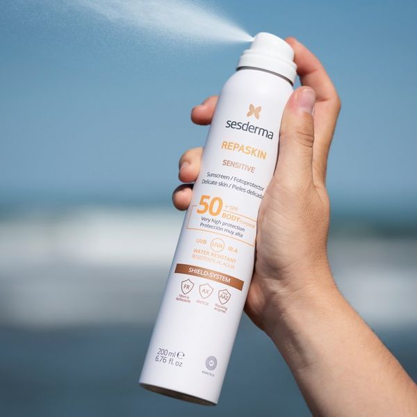 Сонцезахисний спрей для чутливої шкіри Sesderma Repaskin Fotoprotector Sensitive Spray SPF50 SS137612 фото